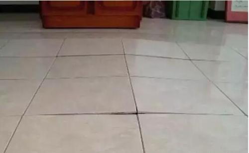 瓷砖变形拱起原因分析(是不是瓷砖都有弯曲变形怎么办) 瓷砖变形拱起原因分析(是不是瓷砖都有弯曲变形怎么办)